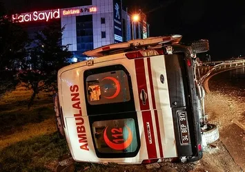 Esenyurt'ta ambulans devrildi!