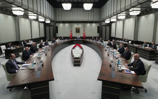 Kabine Toplantısı sona erdi! Yüz yüze eğitim nasıl olacak? Aşı olmayanlara kısıtlama gelecek mi? Başkan Erdoğan açıklayacak