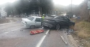 Korkunç kaza! Kafa kafaya çarpıştılar