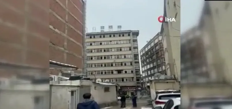 Elazığ'da depremde hasar gören binada sıra dışı olay