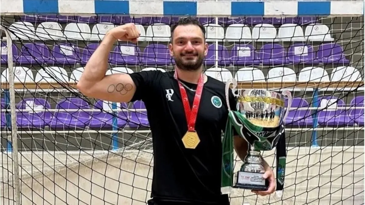 İşitme engelli milli hentbolcu Cem Denli trafik kazası sonucunda hayatını kaybetti