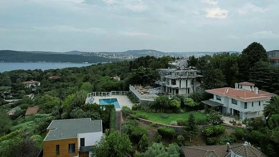 Fondaşa İBB koruması! Halk TV'nin patronu Cafer Mahiroğlu kanun tanımıyor! Belediye kayıtlarında şoke eden detay