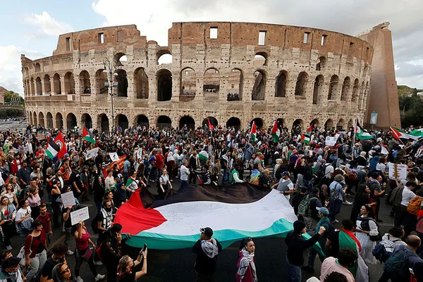 katoliklerin-ruhani-lideri-papa-franciscustan-orta-doguda-ateskes-cagrisi-1698585185992.jpg Katoliklerin ruhani lideri Papa Franciscus'tan Orta Doğu'da ateşkes çağrısı - 5