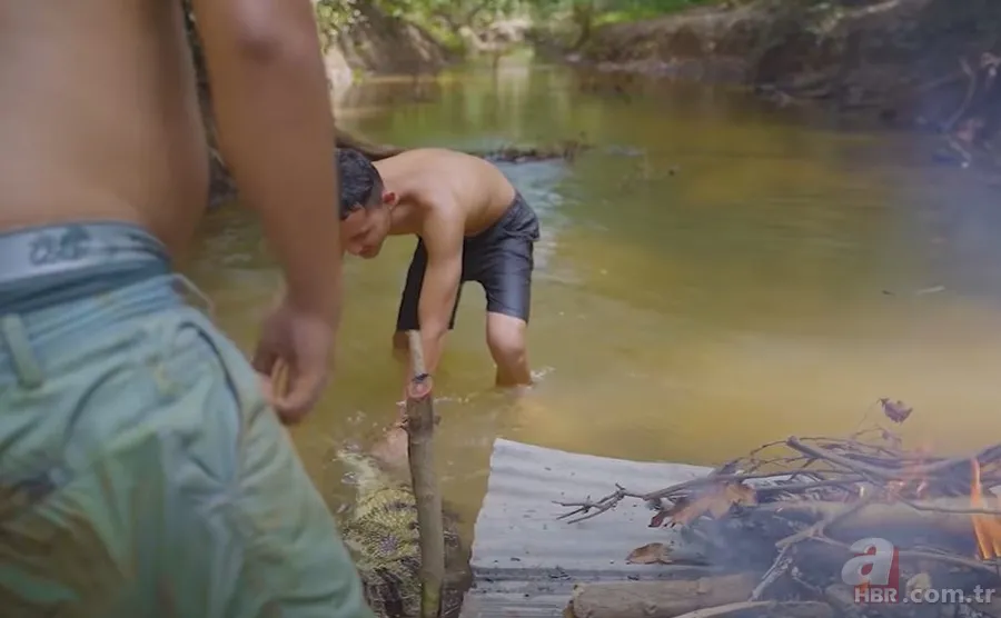 Hayatta kalmak için avladıkları timsahın karnından çıkanlar şoke etti! Mide bulandıran görüntü 13