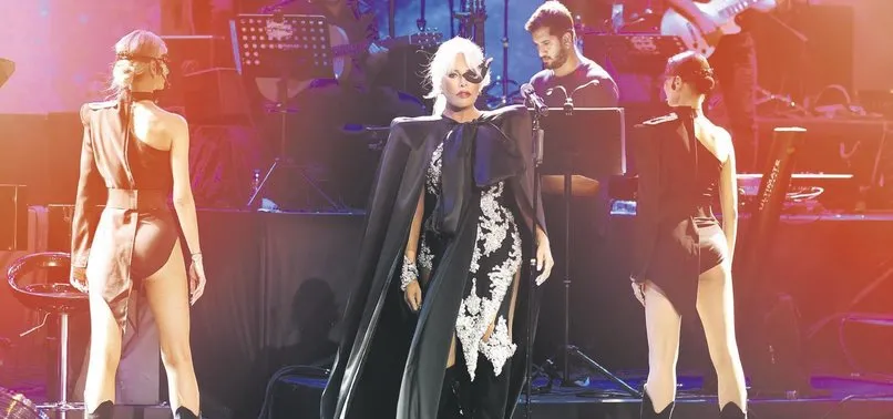 Harbiye'de Ajda Pekkan rüzgarı