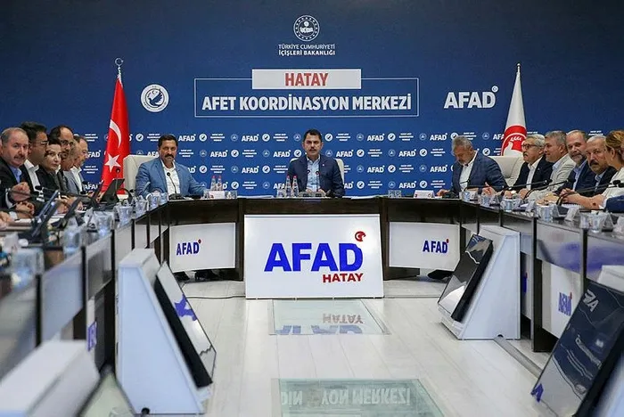bakan-kurum-deprem-konutlari-icin-tarih-verdi-evine-girmeyen-depremzede-kalmayacak-1720368110821.jpeg Bakan Kurum deprem konutları için tarih verdi! Evine girmeyen depremzede kalmayacak - 2
