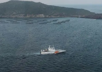 İzmir'de göçmenleri taşıyan tekne battı