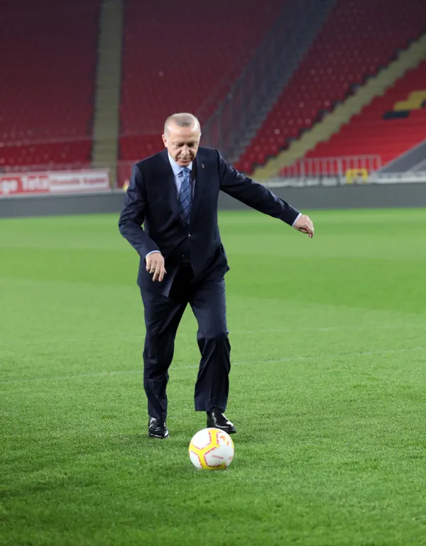 baskan-recep-tayyip-erdogan-sosyal-medyadan-paylasti-durmak-yok-gollere-devam-1614024537896.jpg Başkan Recep Tayyip Erdoğan sosyal medyadan paylaştı: Durmak yok gollere devam! - 1