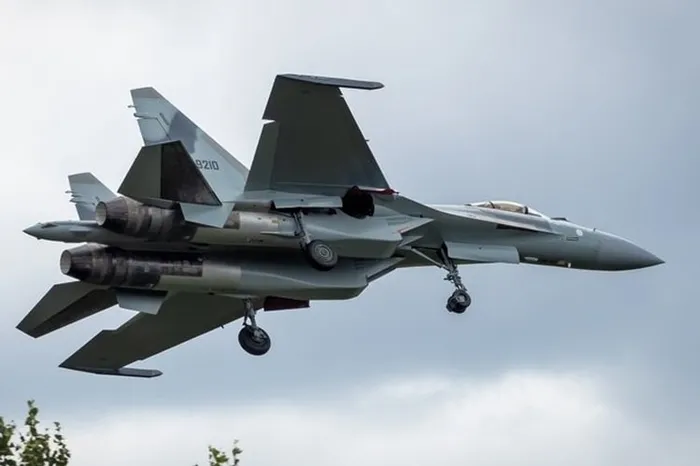 Son dakika: Rus Su-35 savaş uçağı denize düştü! Resmi açıklama geldi