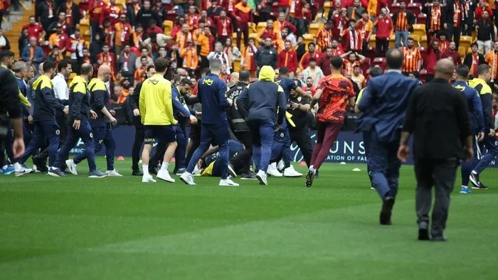 Galatasaray - Fenerbahçe derbisinin PFDK sevkleri açıklandı! Sarı lacivertlilerde 7 isim...
