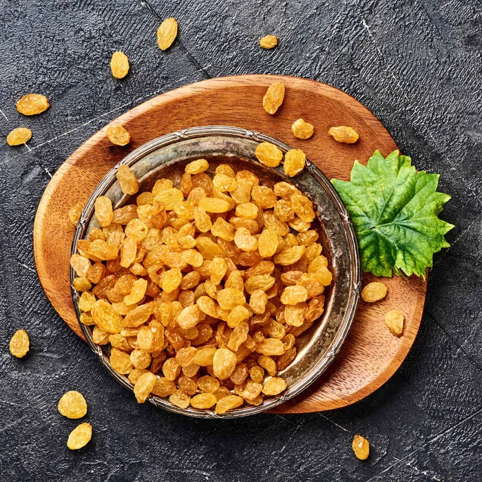 1714805782497.jpeg Aç karnına 5 tane kuru üzüm yemenin faydası! - 3