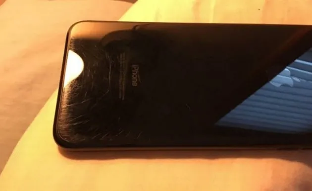 iPhone'u kılıfsız kullananlara kötü haber! - 1