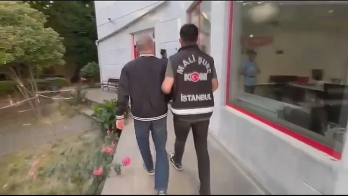 1756265326047.jpeg Yedikule Göğüs Hastalıkları Hastanesi'ndeki yolsuzluk operasyonundan görüntü