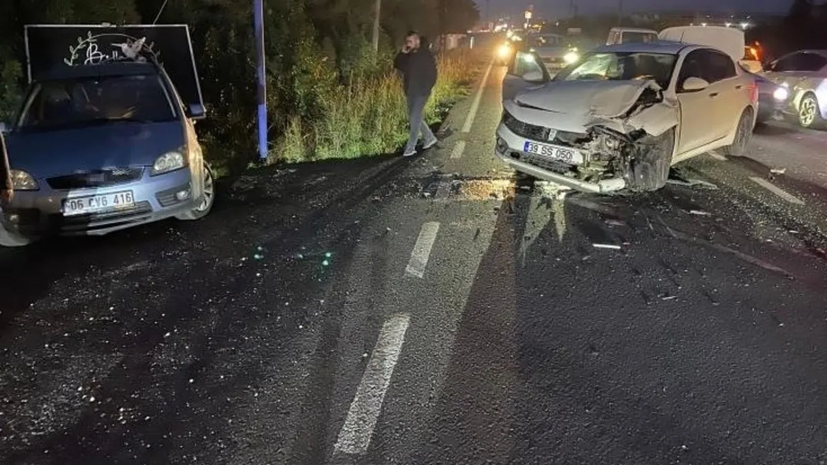 Kırklareli'de iki otomobil çarpıştı: Araçlarda maddi hasar meydana geldi