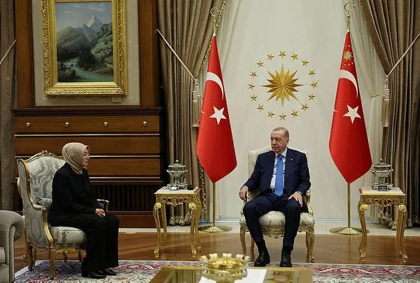 baskan-erdogandan-kulliyede-pes-pese-kabul-cezayir-disisleri-bakani-attafi-ve-asya-altyapi-yatirim-bankasi-bas-1718125739106.jpeg Başkan Erdoğan'dan Külliye'de peş peşe kabul! Cezayir Dışişleri Bakanı Attaf'ı ve Asya Altyapı Yatırım Bankası Başkanı Liqun ile görüştü - 1