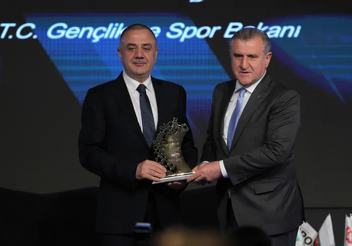 Spor Zirvesi Turkuvaz’da bir arada! Ödüller sahiplerini buldu