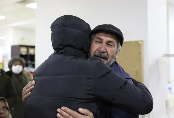 hatayda-ust-uste-2-mucize-depremden-tam-261-saat-sonra-sag-ciktilar-hastaneye-elinde-tesbih-ile-gitti-1676603223725.jpg Hatay'da üst üste 2 mucize! Depremden tam 261 saat sonra sağ çıktılar! Hastaneye elinde tesbih ile gitti - 4