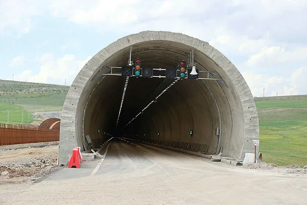 Sürücülere müjde! Önemli proje Ekim ayında hizmete giriyor! Yağdonduran Tüneli’nin yüzde 85’i tamamlandı