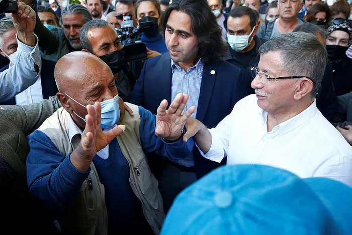 Vatandaşlardan Ahmet Davutoğlu’nu Kayseri’de köşeye sıkıştıran sözler! İYİ Parti, CHP ve HDP ile birlik olursanız...