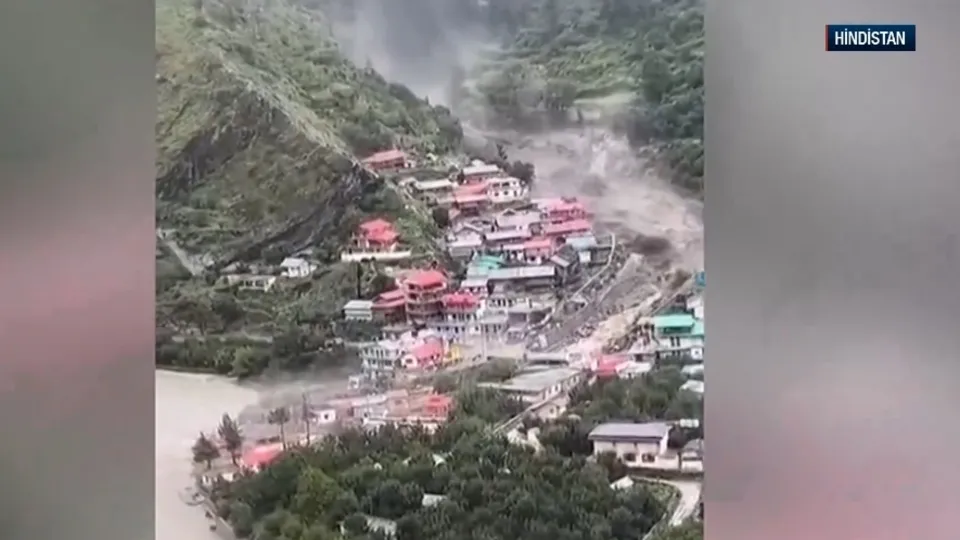 Hindistan’ı vuran sel köyü yuttu