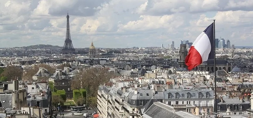 Fransa'da bomba alarmı! Versailles Sarayı tahliye edildi