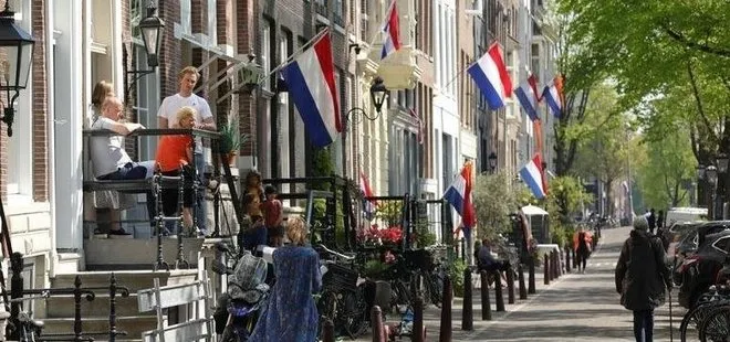 Hollanda koronavirüs Kovid-19 kısıtlamalarını kademeli olarak kaldırıyor