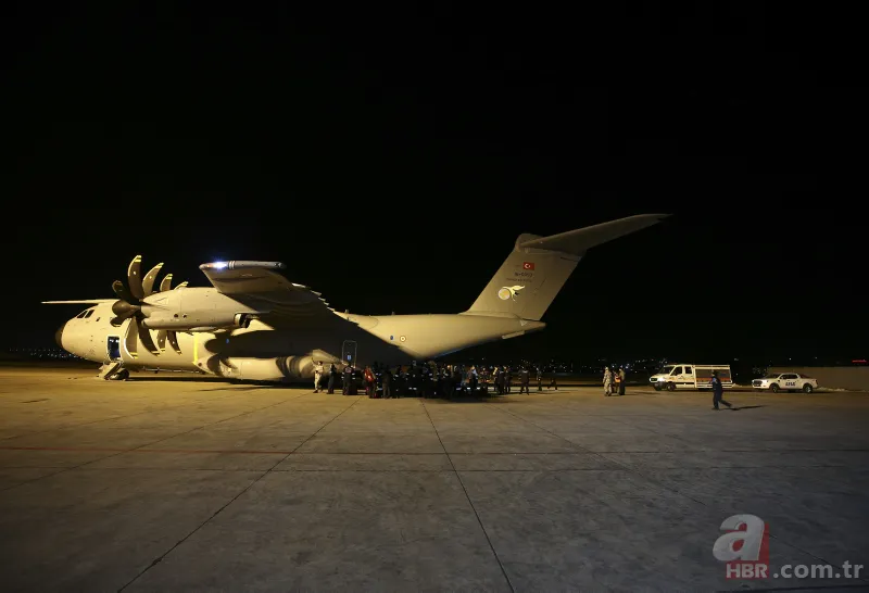 Son dakika: Deprem yardımları askeri kargo uçaklarıyla bölgeye gönderiliyor 16