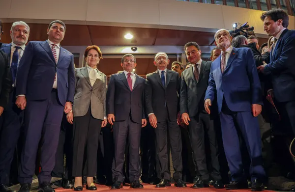 hakareti-ozgurluk-diye-savunanlarin-foyasi-ortaya-cikti-7li-koalisyon-liderlerinden-vatandasa-dava-yarisi-1682794800707.jpg Hakareti 'özgürlük' diye savunanların foyası ortaya çıktı! 7'li koalisyon liderlerinden vatandaşa dava yarışı - 2