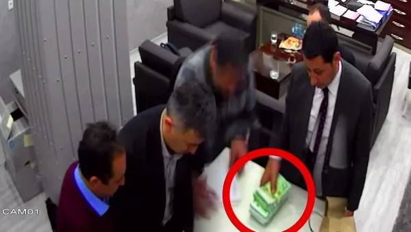 CHP’de kayıt dışı para trafiği! Milyonlar nereden geldi nereye gitti? Özgür Çelik’ten itiraf: Elden para... | Savcılık devrede: İfadeye çağrıldılar