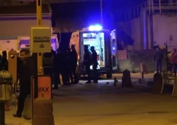 İzinsiz tezgah tartışmasında 2 zabıta memuru bıçaklandı!