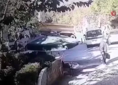 Beşiktaş’ta hafriyat kamyonu devrildi