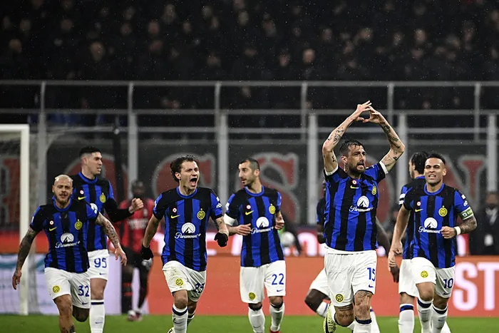 inter-serie-ada-20-sampiyonlukla-2-yildizi-takti-derbi-macinda-milani-devirdi-1713819609106.jpg Inter Serie A'da 20 şampiyonlukla 2. yıldızı taktı! Derbi maçında Milan'ı devirdi - 4