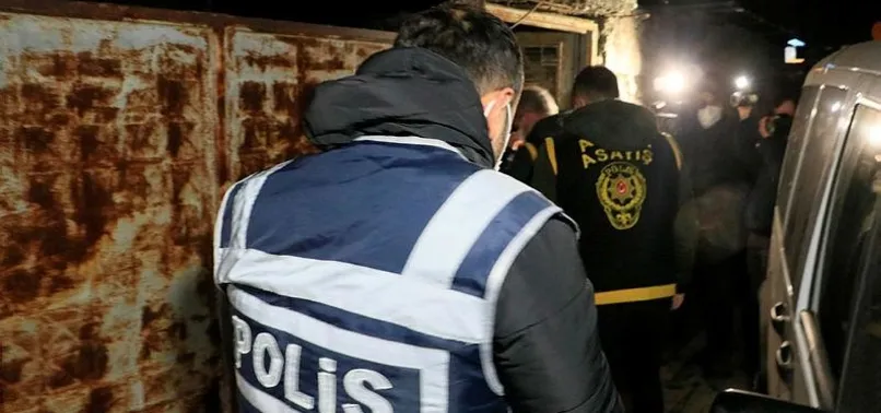 Adana'da 90 firari için şafak operasyonu!