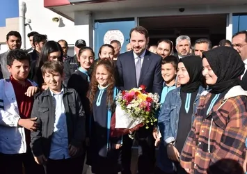 Bakan Berat Albayrak'a Samsun'da sevgi seli