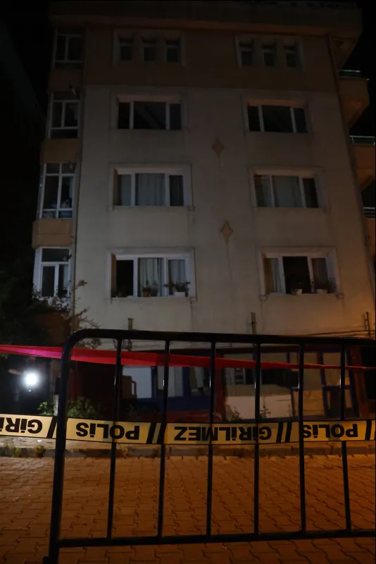1624417119714.jpg Son dakika: Avcılar’da kolonları çatlayan bina tedbir amacıyla boşaltıldı - 4