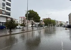 Iğdır'da sağanak yağış hayatı felç etti