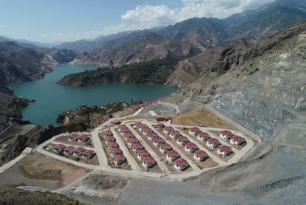 Yusufeli Barajı yıl sonunda tam dolu olarak enerji üretecek - 1