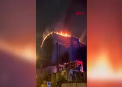 Üsküdar’da metruk binada yangın