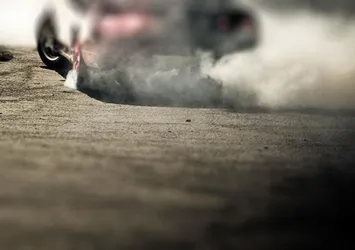 Drift yapan 2 sürücü gözaltına alındı