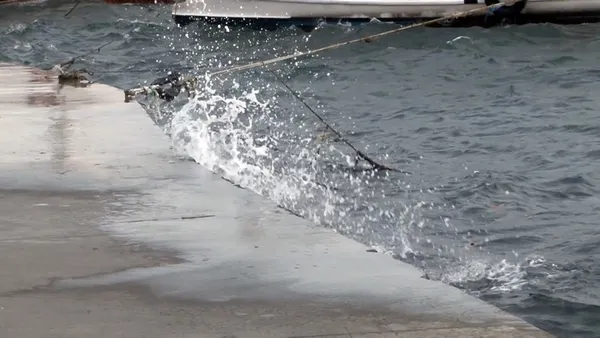 Deniz ulaşımına lodos engeli! İşte iptal edilen vapur seferleri