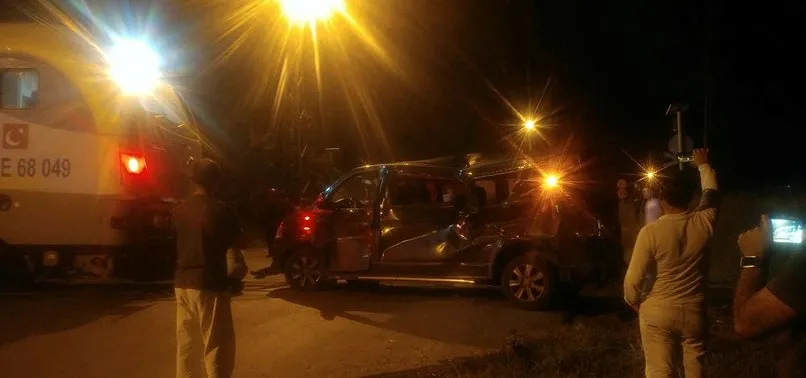 Çatalca'da tren araca çarptı