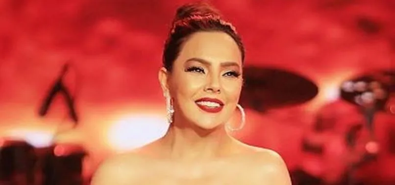 ebru gundes in yillardir basindan sakladigi kizi alara ortaya cikti