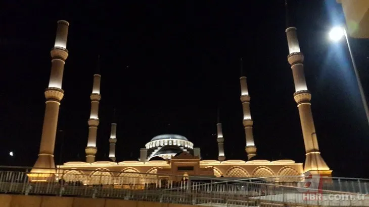 Büyük Çamlıca Camii'nde tarihi kalabalık!