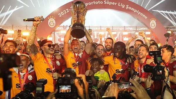 1686856396644.jpg Cimbom'a yeni çilekler! Transferde yıldız isimlere kanca! Okan Buruk listeyi verdi... - 1