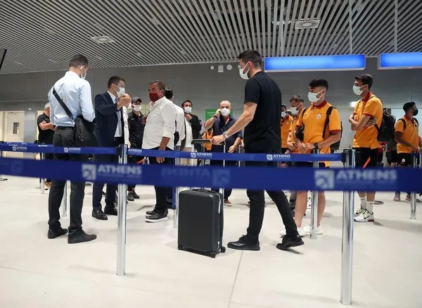 galatasaraya-olympiakos-maci-oncesi-yunanistanda-pcr-testi-engeli-sari-kirmizililar-2-saat-beklemenin-ardindan-turkiyeye-donme-karari-aldi-1626114895771.jpg Galatasaray'a Olympiakos maçı öncesi Yunanistan'da PCR testi engeli! Sarı kırmızılılar 2 saat beklemenin ardından Türkiye'ye dönme kararı aldı - 10