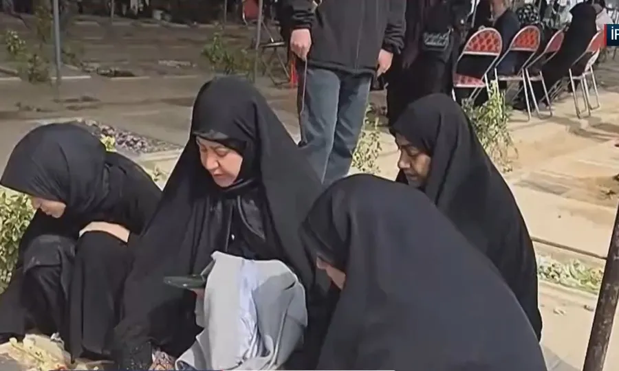 Tahran'daki Beheşti Zehra mezarlığından görüntü