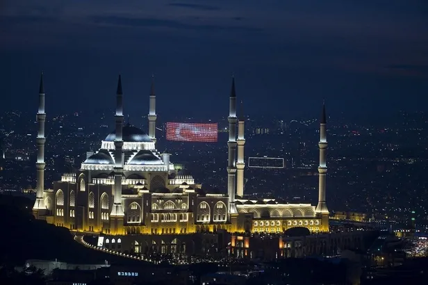 ÜÇ AYLAR DUASI, TESBİH VE ZİKİRLERİ Üç aylar tesbihine nasıl başlanır? Recep ayının ilk günü hangi tesbihler ve zikirler çekilir?