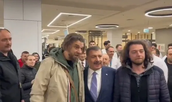 portekizden-geldi-cam-sakurada-bakan-kocaya-dua-etti-size-ne-kadar-dua-etsem-azdir-1672525297987.jpg Portekiz'den geldi Çam Sakura'da Bakan Koca'ya dua etti: Lizbon'daki doktorlar da 'harika' diyor - 1