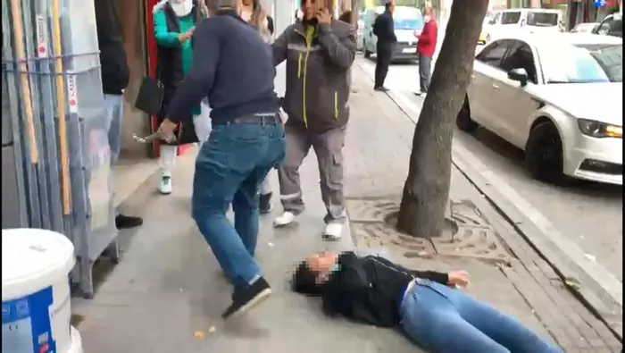 Eskişehir'de isyan ettiren olay: Sevgilisini sokak ortasında dövdü! O anlar kamerada - 3