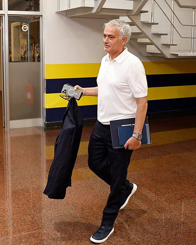 fenerbahcenin-yeni-teknik-direktoru-jose-mourinhodan-carpici-sozler-1717416055588.jpg Fenerbahçe'nin yeni teknik direktörü Jose Mourinho'dan çarpıcı sözler: Sesimi yükseltmem gerekirse... - 5